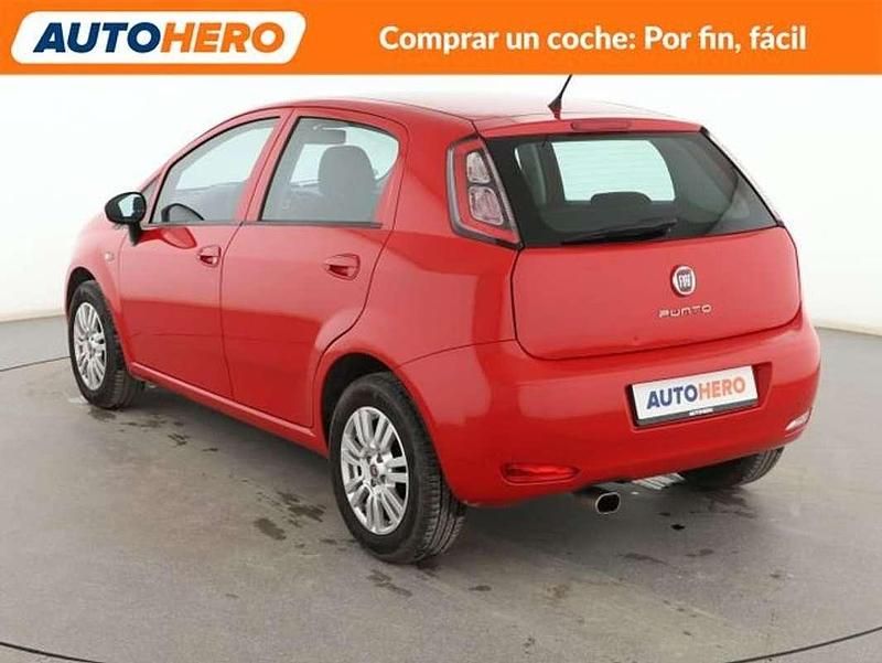 Usado Fiat Punto Pop 77 CV (56 kW) 2015 Rojo Utilitario