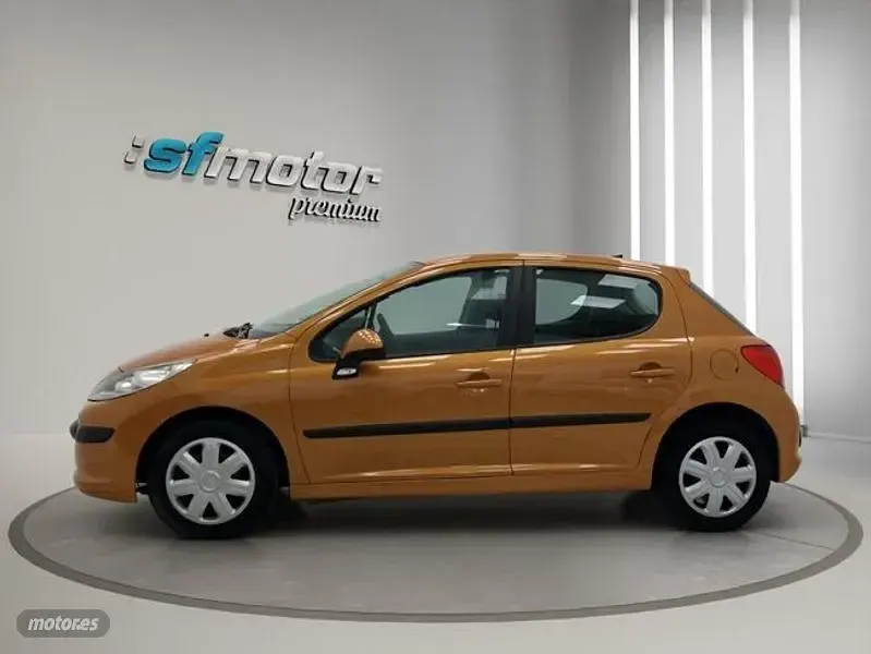 Usado Peugeot 207 75 CV (55 kW) 2007 Naranja Berlina