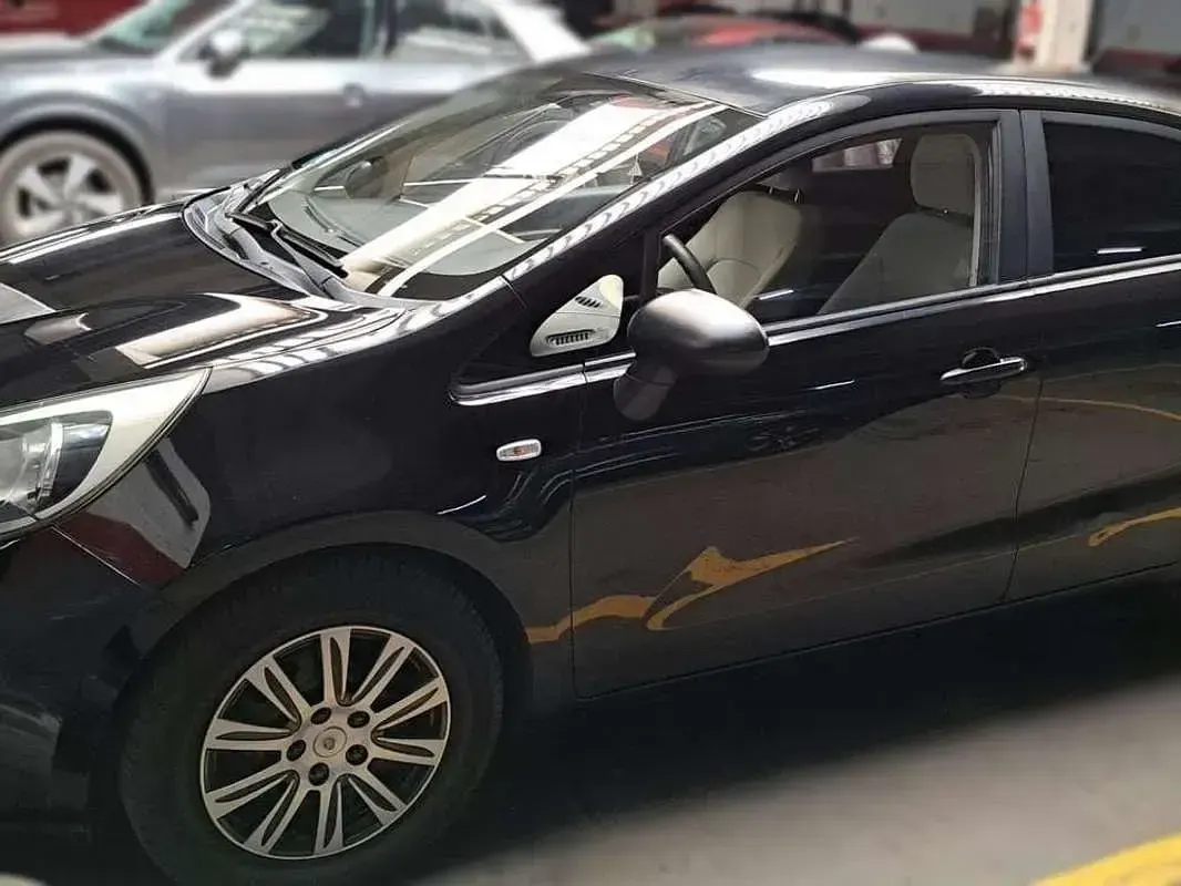 Usado Kia Rio 84 CV (61 kW) 2013 Negro Utilitario
