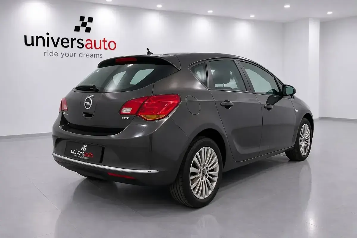 Usado Opel Astra Selective 110 CV (80 kW) 2013 Marrón