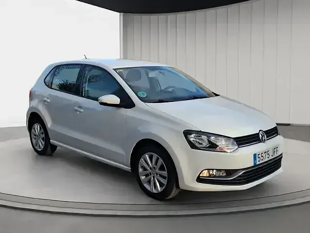 Używany VW Polo Advance 75 KM (55 kW) 2015 Biały Sedan/Limuzyna