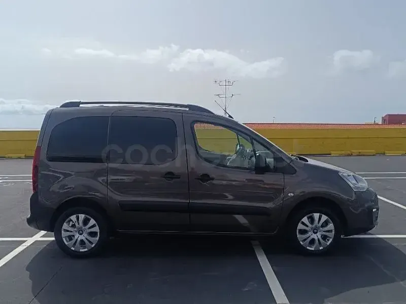 Usado Citroën Berlingo Shine 100 CV (73 kW) 2018 Gris / plata Monovolumen