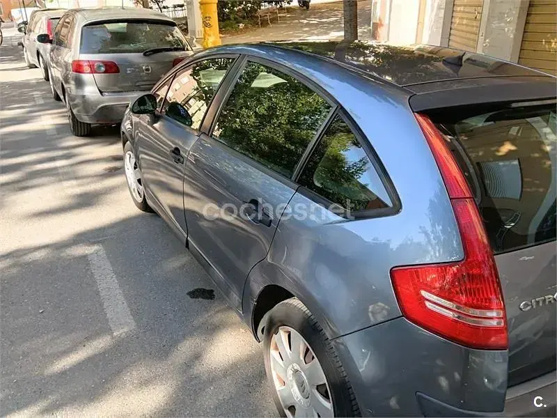 Usado Citroën C4 92 CV (67 kW) 2005 Gris / plata Berlina