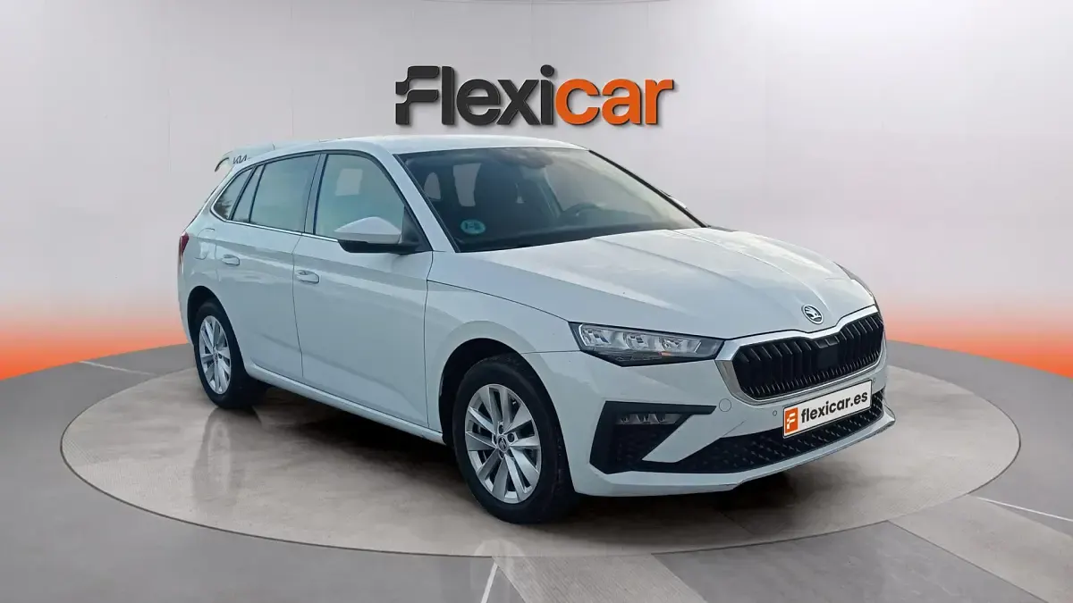 Usado Skoda Scala Selection 116 CV (85 kW) 2024 Blanco Utilitario
