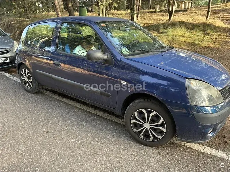 Usado Renault Clio II Authentique 70 CV (51 kW) 2007 Azul Berlina