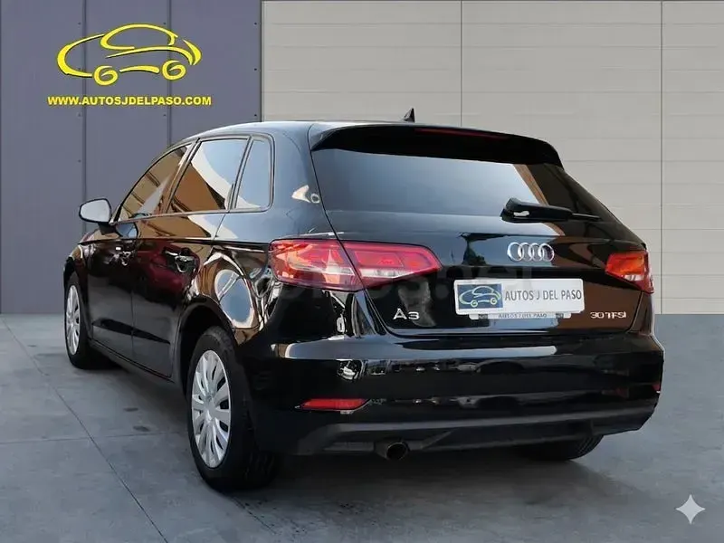 Usado Audi A3 116 CV (85 kW) 2019 Negro Berlina
