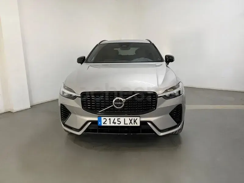 Usado Volvo XC60 Plus 350 CV (257 kW) 2022 Gris / plata SUV