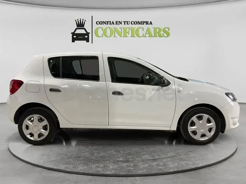 Usado Dacia Sandero Ambiance 75 CV (55 kW) 2014 Blanco Berlina