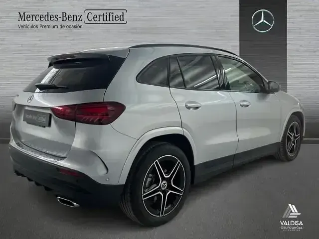 Usado Mercedes GLA200 AMG line 150 CV (110 kW) 2025 Gris SUV