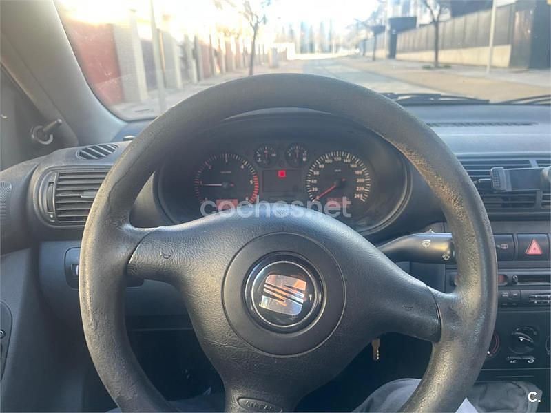 Usado Seat Toledo Stella 110 CV (80 kW) 2002 Gris / plata Berlina