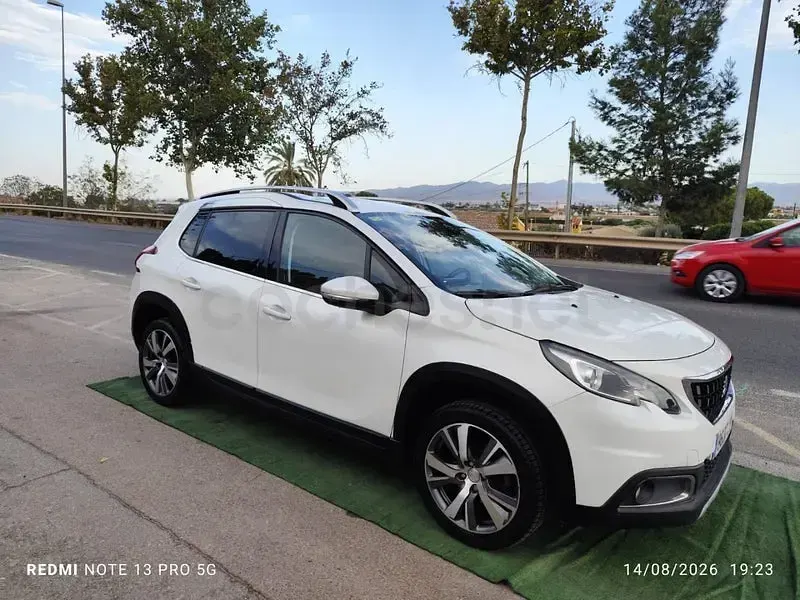 Usado Peugeot 2008 Allure 120 CV (88 kW) 2016 Blanco SUV