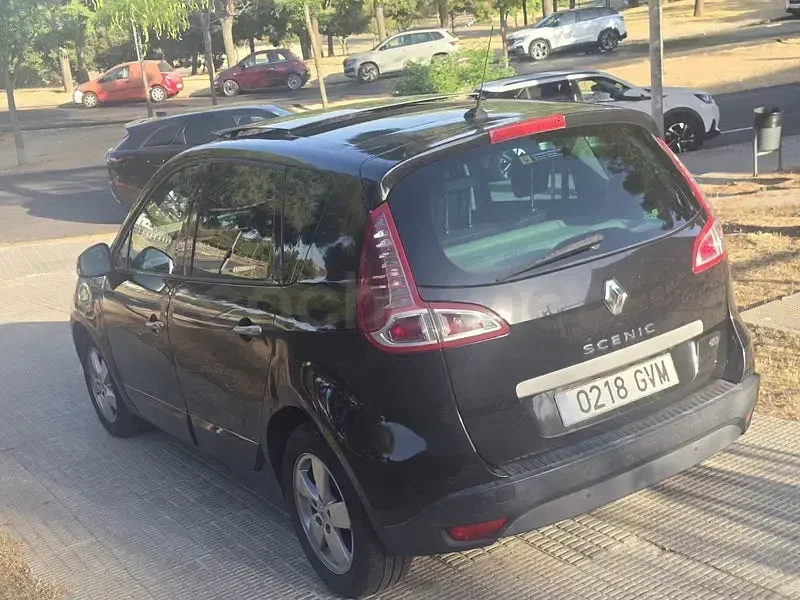 Usado Renault Scénic Dynamique 105 CV (77 kW) 2010 Negro Monovolumen