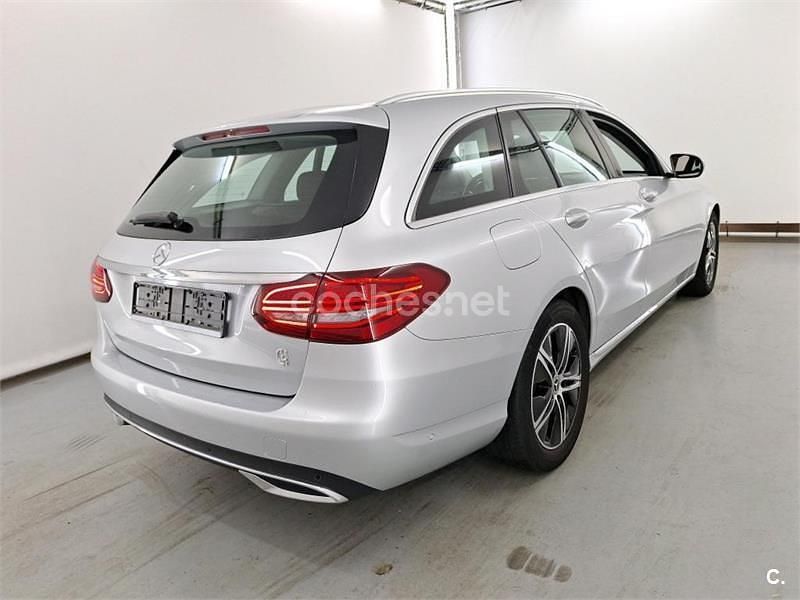 Usado Mercedes C200 160 CV (117 kW) 2020 Gris / plata Familiar