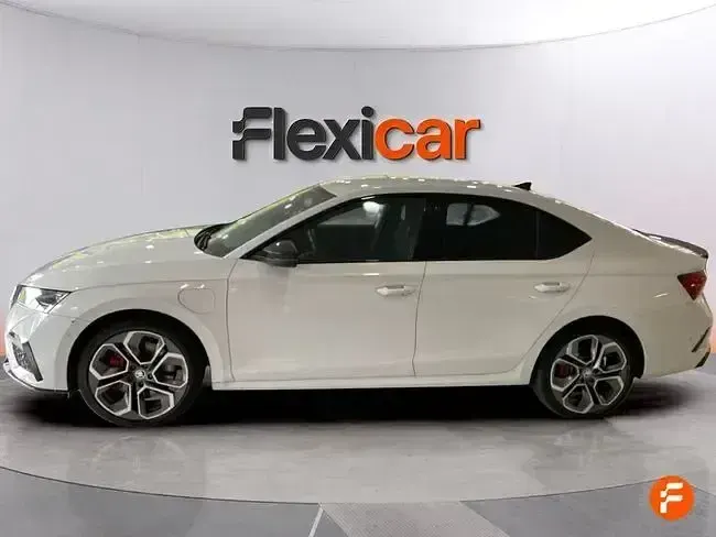 Käytetty Skoda Octavia RS 245 HP (180 kW) 2021 Valkoinen