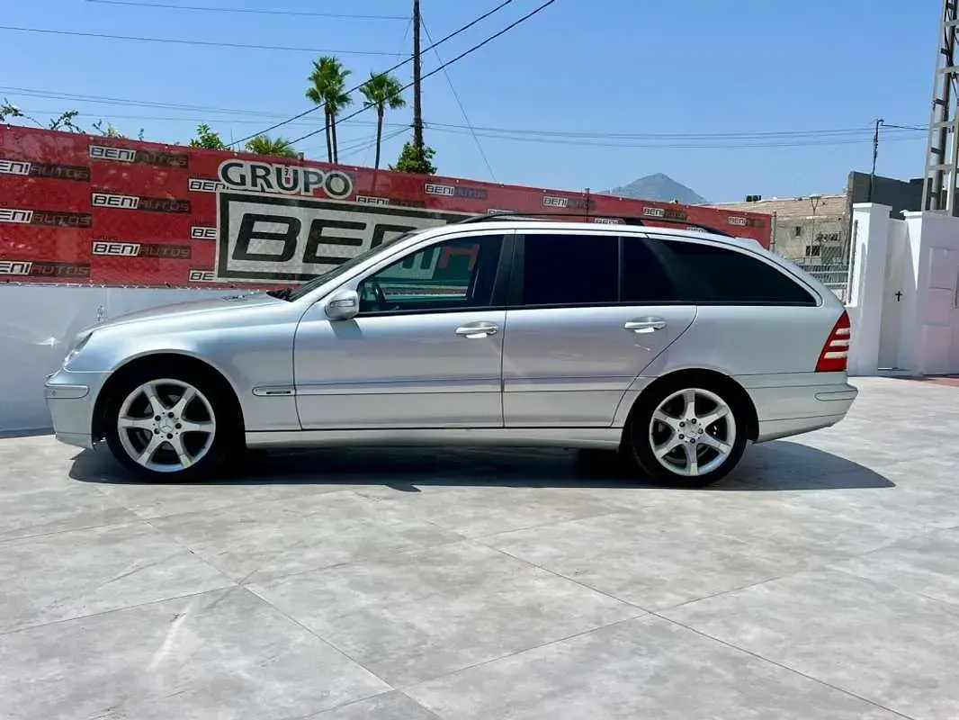 Usado Mercedes C180 Elegance 143 CV (105 kW) 2006 Gris Berlina