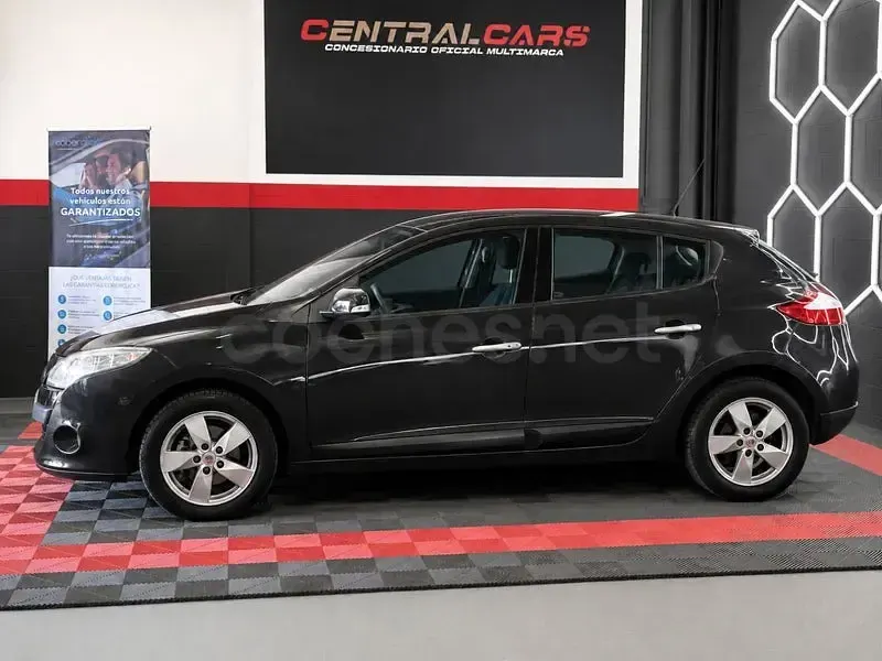 Usado Renault Mégane III Dynamique 105 CV (77 kW) 2009 Negro Berlina