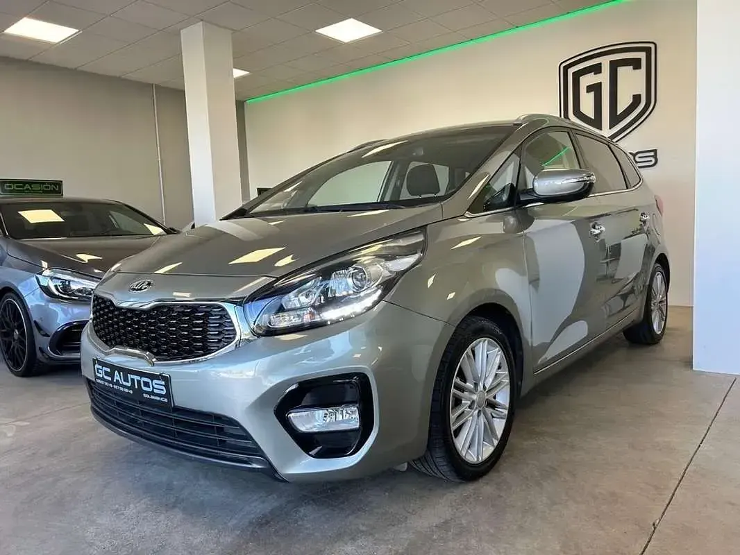 Usado Kia Carens 116 CV (85 kW) 2019 Gris Monovolumen