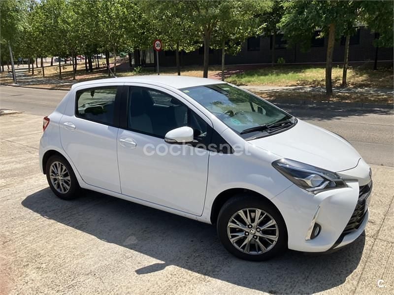 Usado Toyota Yaris Active 111 CV (81 kW) 2019 Blanco Berlina