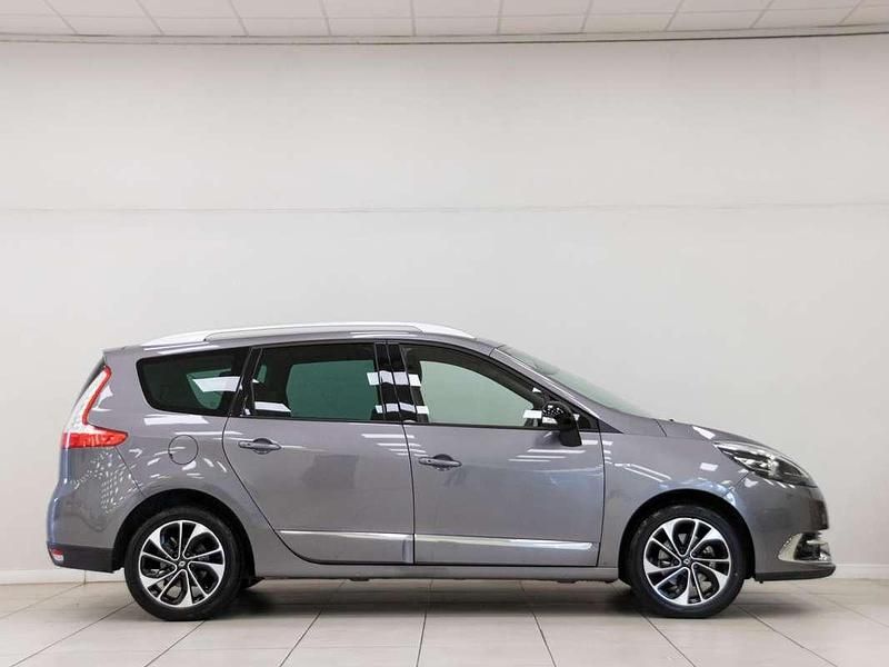 Usado Renault Grand Scénic Bose Edition 131 CV (96 kW) 2015 Gris Monovolumen