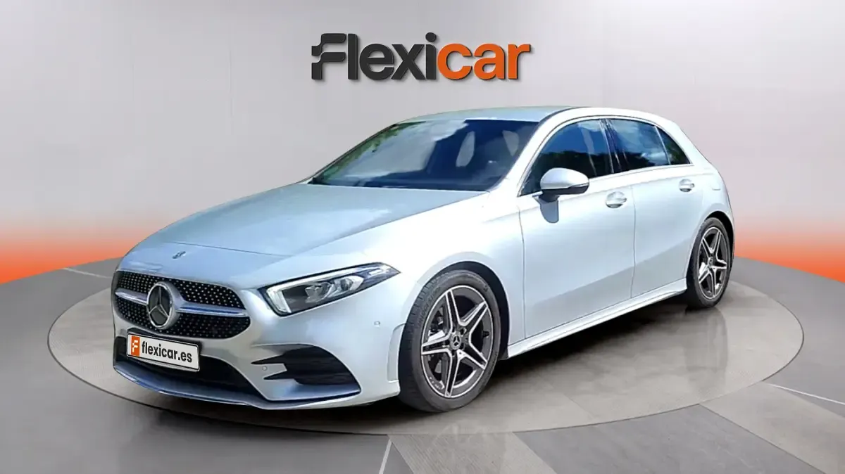 Usado Mercedes A180 109 CV (80 kW) 2018 Gris Utilitario