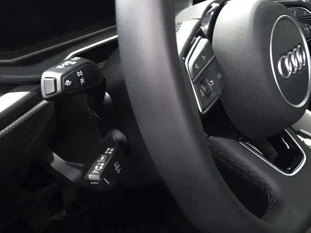 Usado Audi A1 Sportback Black Edition 116 CV (85 kW) 2025 Azul Utilitario