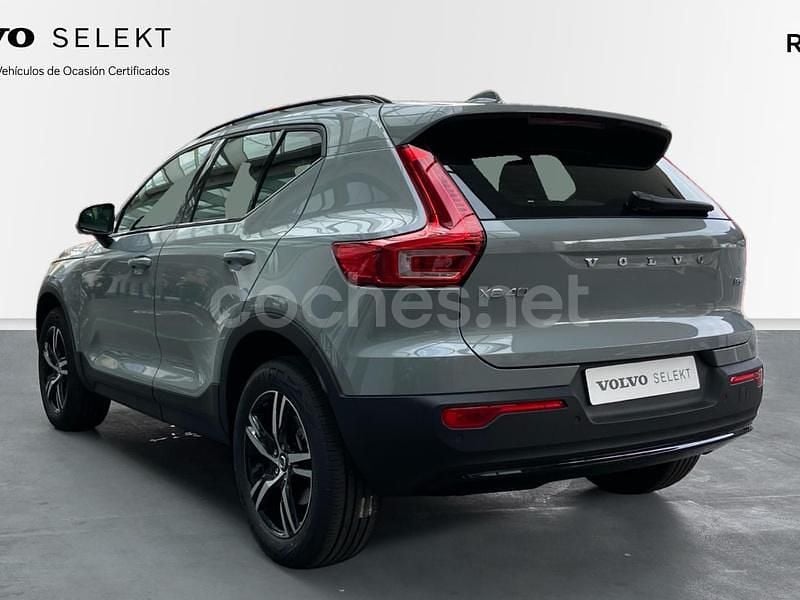 Nuevo Volvo XC40 Plus 163 CV (119 kW) 2025 Gris / plata SUV