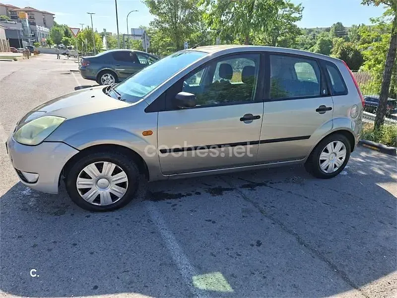 Occasion Ford Fiesta Trend 80 PK (58 kW) 2004 Grijs Hatchback