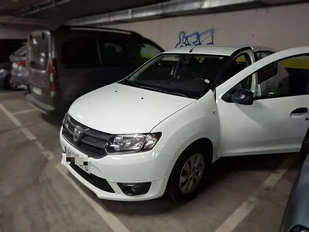 Usado Dacia Sandero Lauréate 73 CV (53 kW) 2016 Blanco Berlina