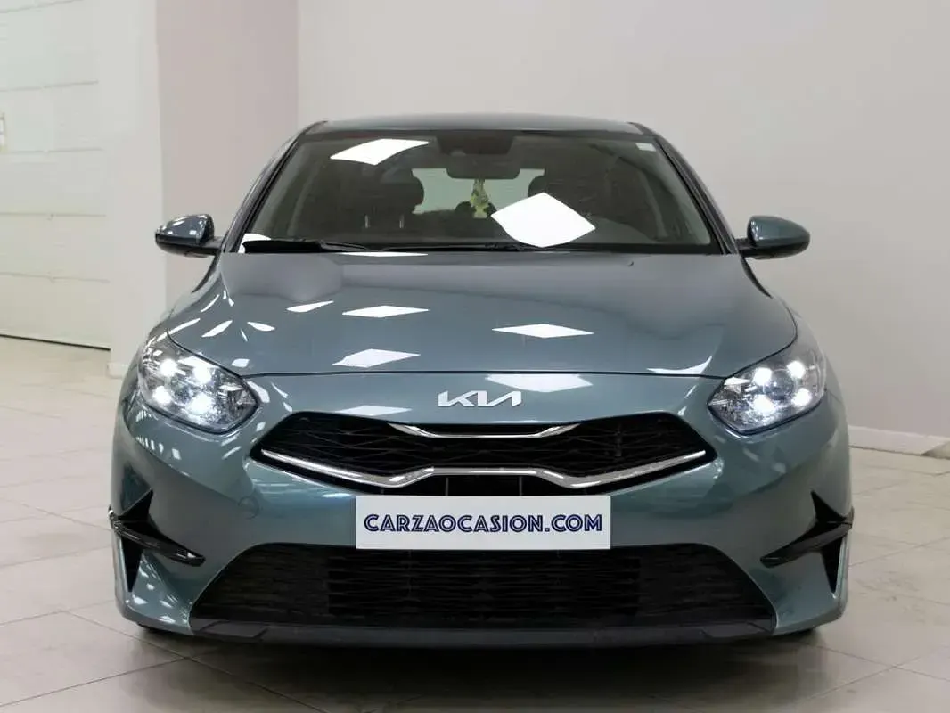 Usado Kia Ceed 101 CV (74 kW) 2025 Gris Utilitario