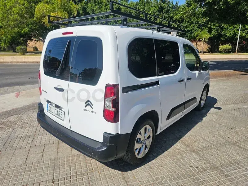 Usado Citroën Berlingo Feel 102 CV (75 kW) 2021 Blanco Monovolumen