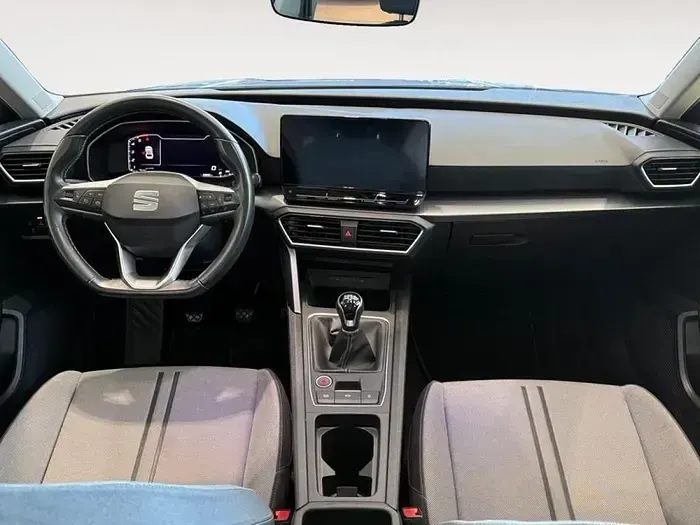 Usado Seat Leon Style 115 CV (84 kW) 2023 Gris plata