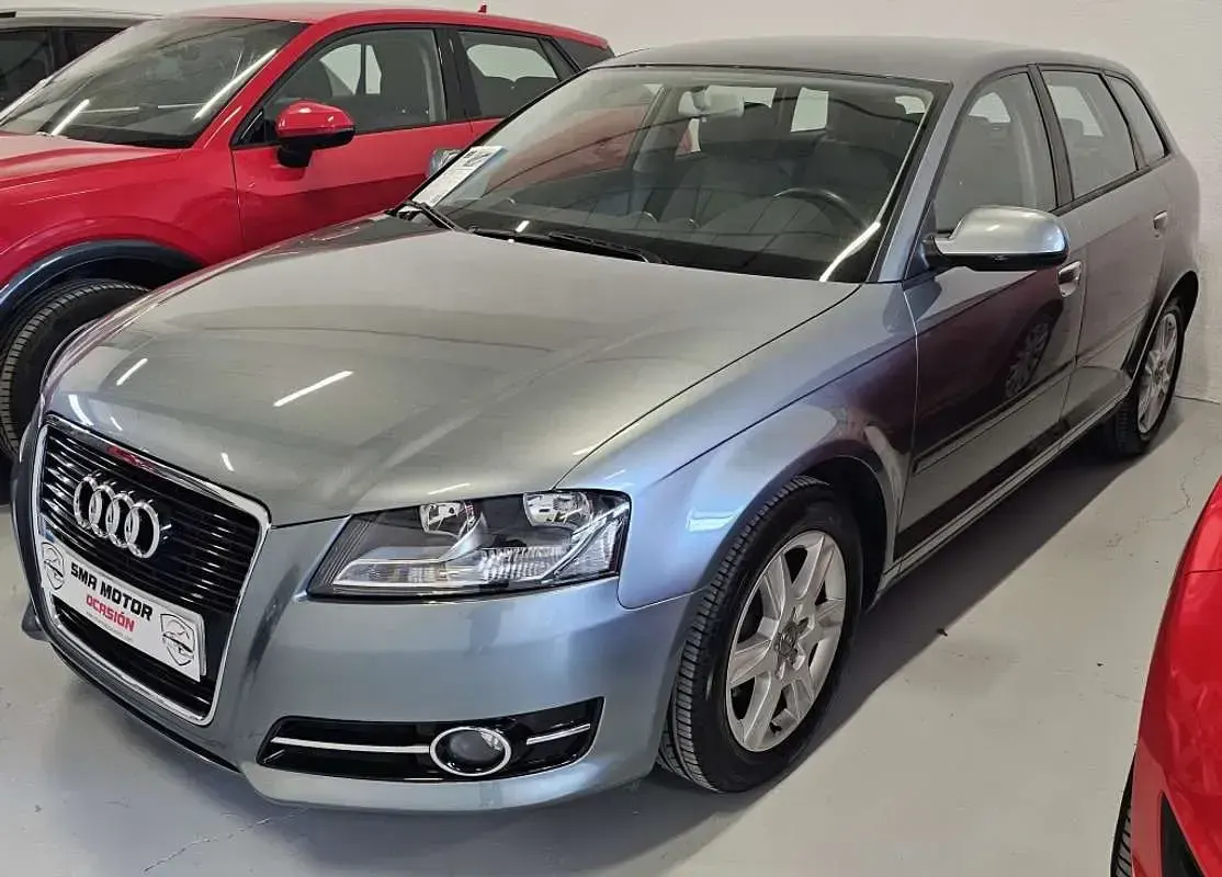 Usado Audi A3 Sportback Attraction 105 CV (77 kW) 2011 Azul Utilitario
