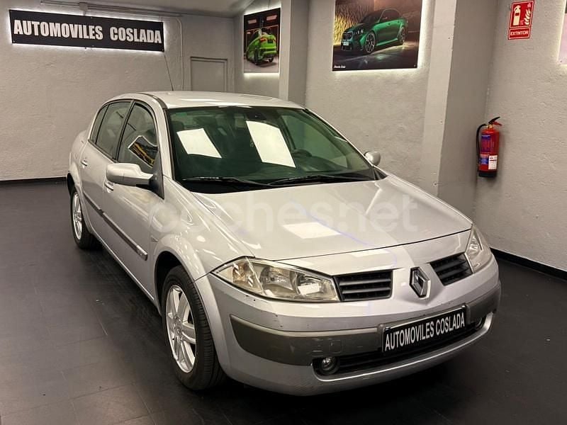Beige Usado 2005 Renault Mégane II Authentique Berlina | 2190 € (Buen precio) - Imagen 1/4