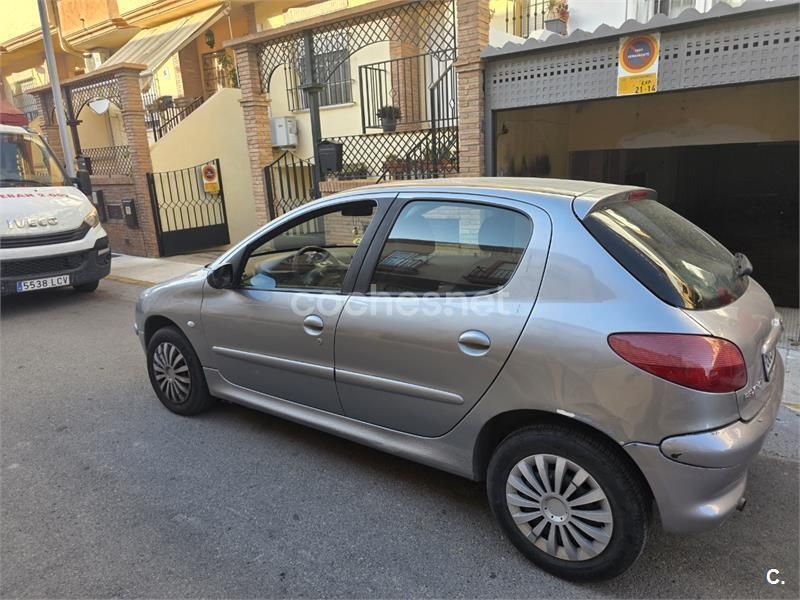 Gris / plata Usado 2001 Peugeot 206 Berlina | 2200 € (Precio justo) - Imagen 1/4