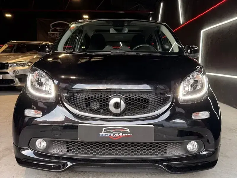 Usado Smart ForFour Brabus 109 CV (80 kW) 2017 Negro Utilitario