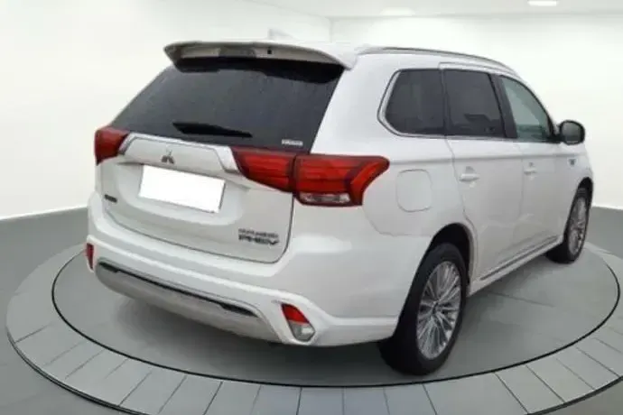 Usado Mitsubishi Outlander Motion 224 CV (164 kW) 2019 Blanco SUV