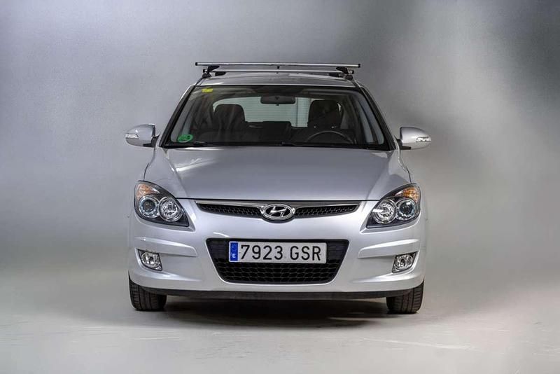 Usado Hyundai i30 Classic 109 CV (80 kW) 2009 Plateado Utilitario