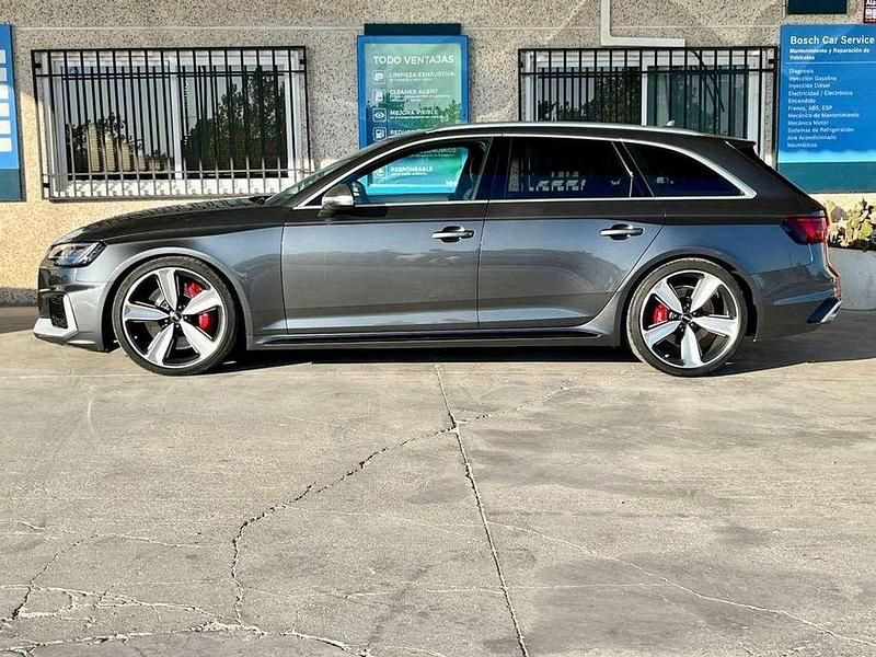 Usado Audi RS4 Exclusive 450 CV (330 kW) 2018 Gris / plata Familiar