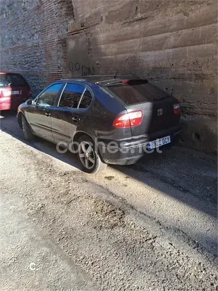 Usado Seat Leon Sport 110 CV (80 kW) 2004 Negro Utilitario