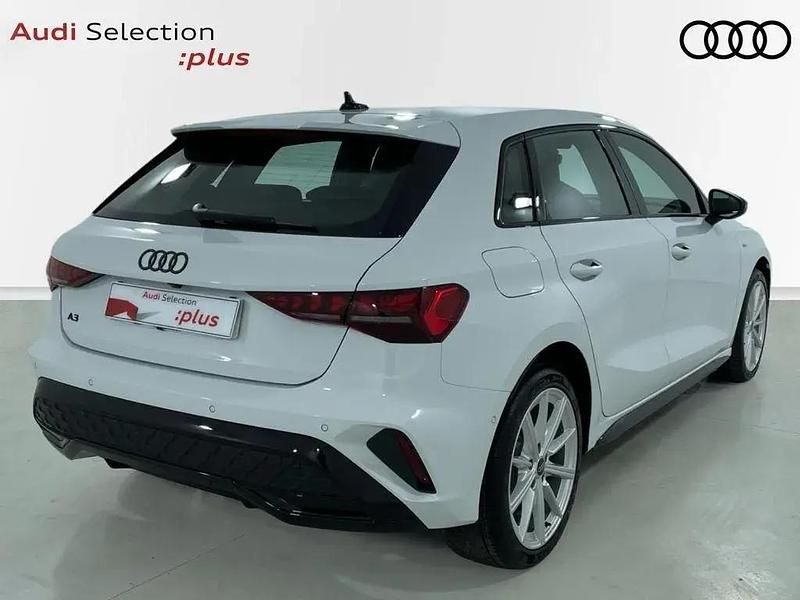 Uusi Audi A3 Ambiente 204 HP (150 kW) 2025 Valkoinen Sedan