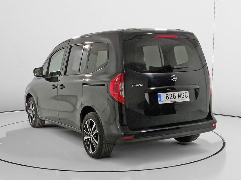 Usado Mercedes T180 117 CV (86 kW) 2023 Negro Monovolumen
