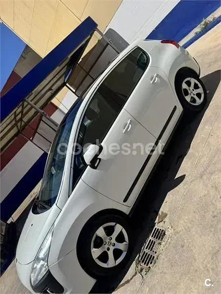 Usado Peugeot 3008 110 CV (80 kW) 2009 Blanco Familiar