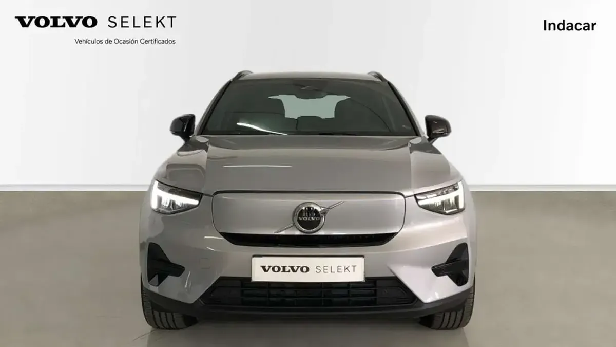 Usado Volvo XC40 Core 169 kW (230 CV) 2023 Plateado SUV