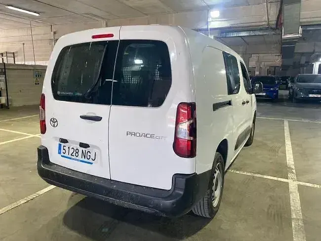 Usado Toyota Proace City City 100 CV (73 kW) 2025 Blanco Monovolumen