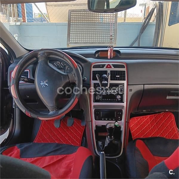 Usado Peugeot 307 90 CV (66 kW) 2006 Granate Berlina
