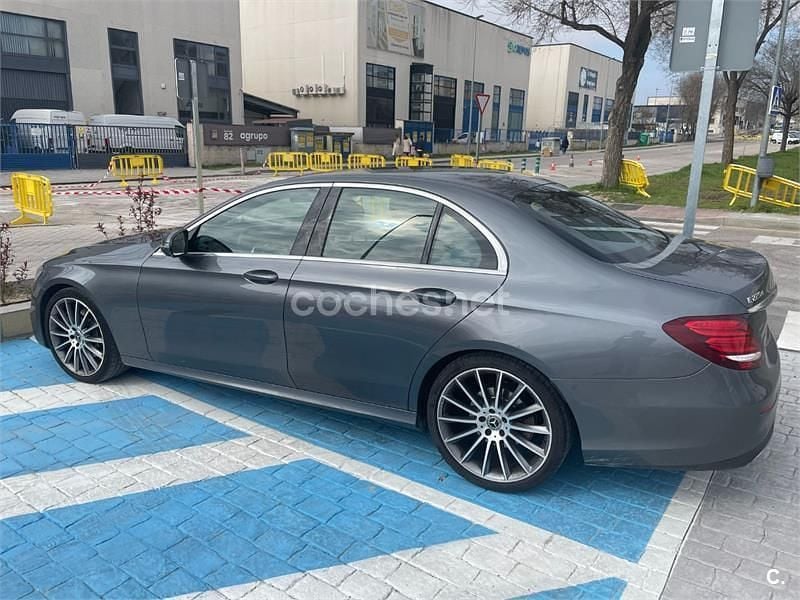 Usado Mercedes E220 194 CV (142 kW) 2019 Gris / plata Berlina