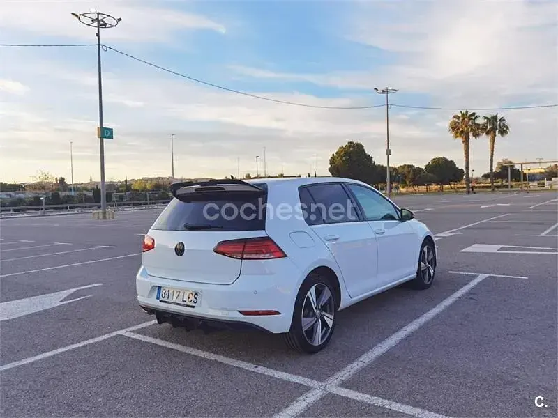 Usado VW Golf VII Advance 115 CV (84 kW) 2020 Blanco Familiar