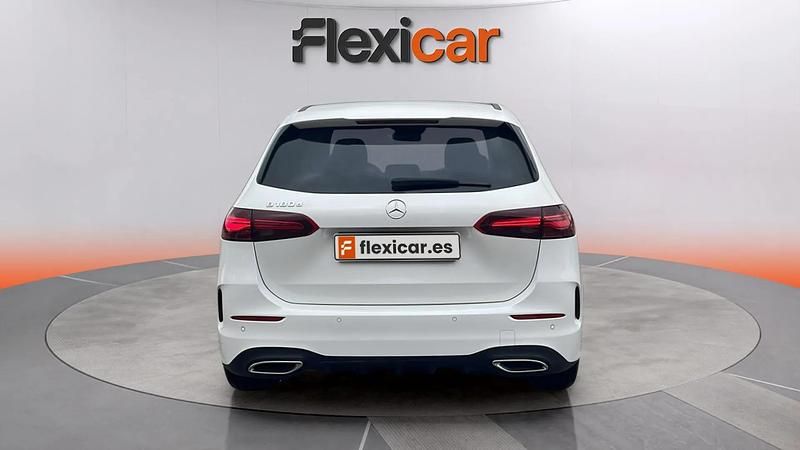 Usado Mercedes B180 116 CV (85 kW) 2023 Blanco Monovolumen