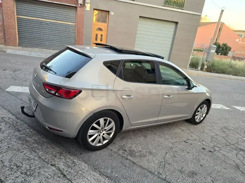 Usado Seat Leon I-Tech 110 CV (80 kW) 2014 Beige Berlina