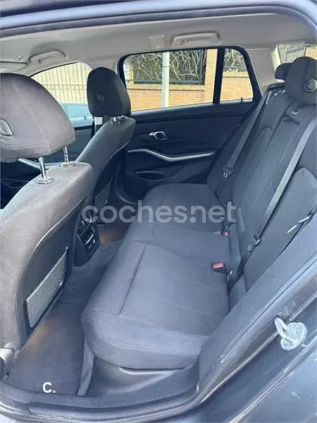 Usado BMW 318 Comfort Edition 150 CV (110 kW) 2020 Gris / plata Familiar